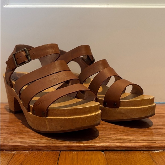 Madewell The Sigrid Strappy Clog Sandals in English Saddle - Picture 2 of 16